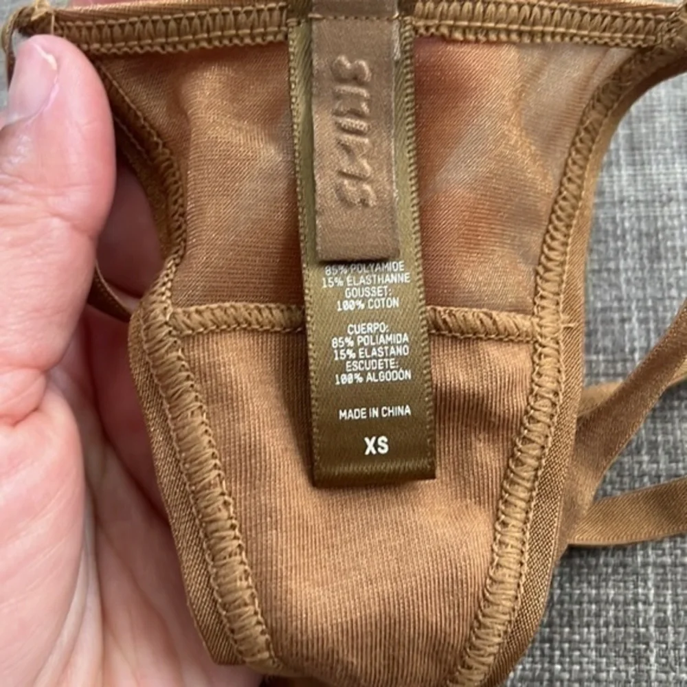 Skims Shimmer Thong - Picture 3 of 3